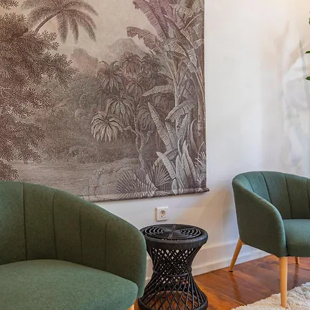 Apartment Vibrant Escape With Private Patio *