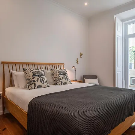 Vibrant Escape With Private Patio דירה