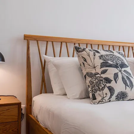 Vibrant Escape With Private Patio דירה