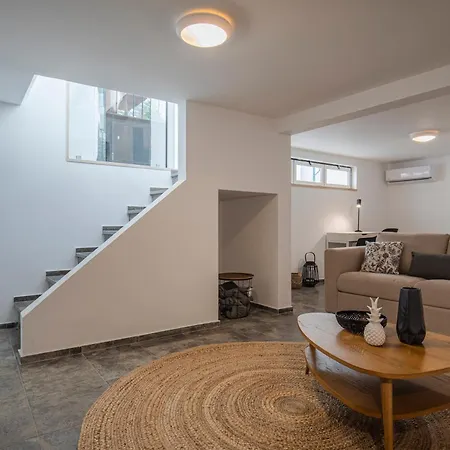 דירה Vibrant Escape With Private Patio