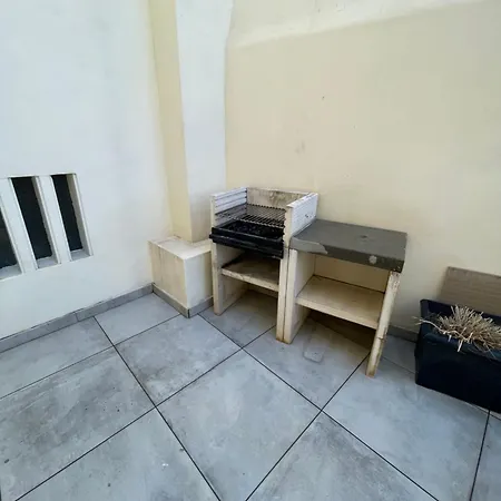 דירה Vibrant Escape With Private Patio *