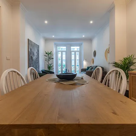 公寓 Vibrant Escape With Private Patio