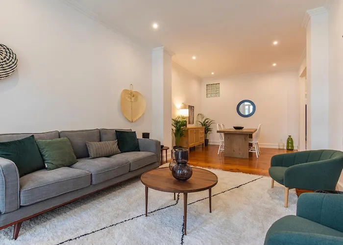 Vibrant Escape With Private Patio Lisboa
