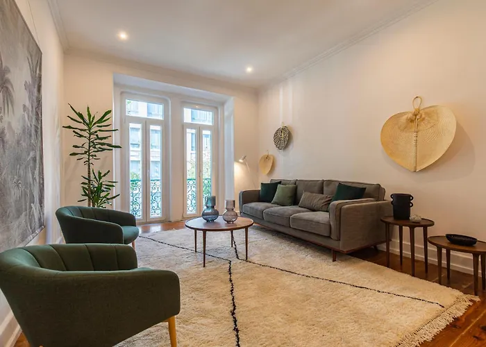 شقة Vibrant Escape With Private Patio