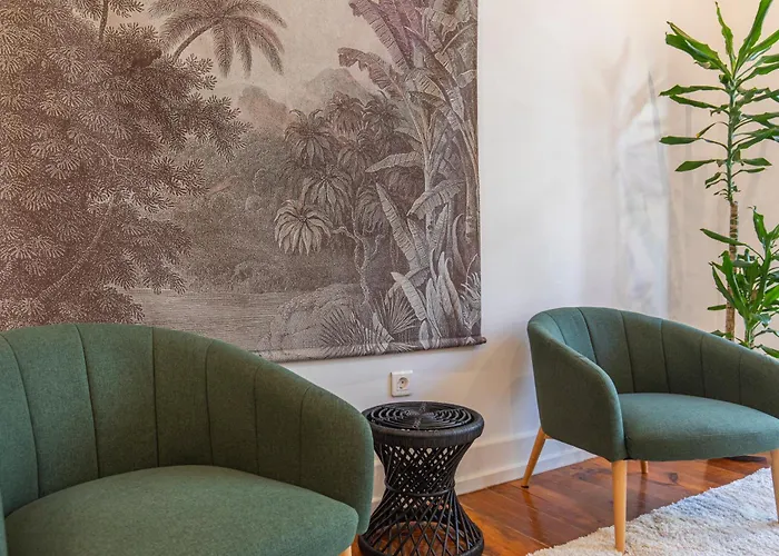 شقة Vibrant Escape With Private Patio *