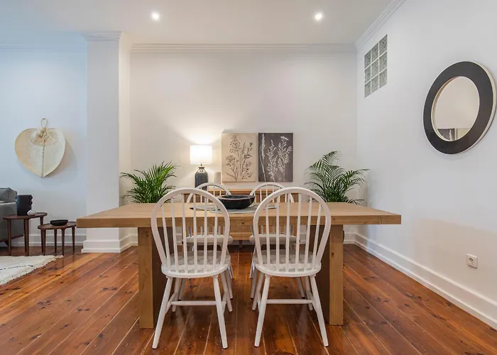 شقة Vibrant Escape With Private Patio *