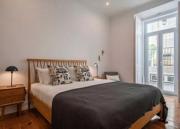 Vibrant Escape With Private Patio شقة