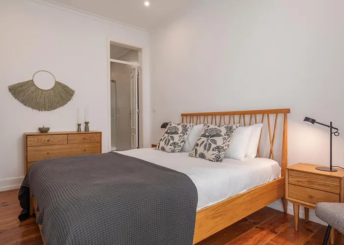 شقة Vibrant Escape With Private Patio