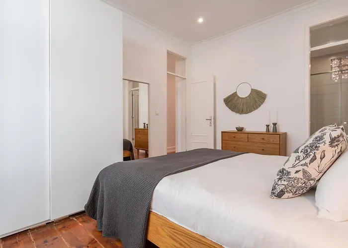 Vibrant Escape With Private Patio شقة Lisboa