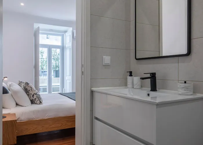 Vibrant Escape With Private Patio شقة *