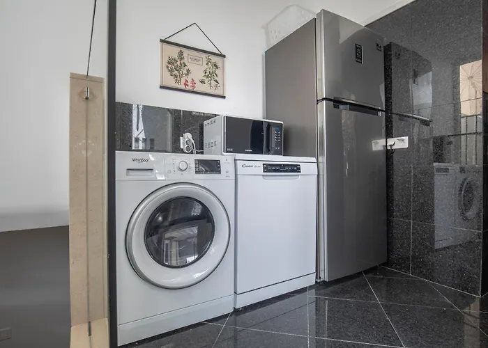 Vibrant Escape With Private Patio شقة *