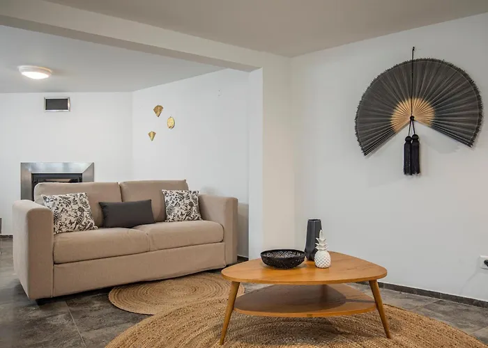 Vibrant Escape With Private Patio شقة Lisboa