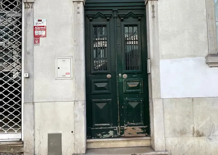 Vibrant Escape With Private Patio شقة Lisboa