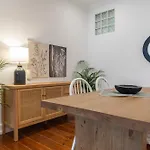 Vibrant Escape With Private Patio Appartement