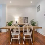 Appartement Vibrant Escape With Private Patio *