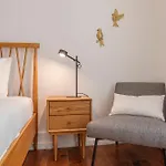 Vibrant Escape With Private Patio Appartement *