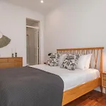 Appartement Vibrant Escape With Private Patio