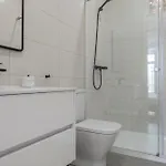 Appartement Vibrant Escape With Private Patio