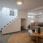 Appartement Vibrant Escape With Private Patio