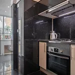 Appartement Vibrant Escape With Private Patio