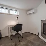 Vibrant Escape With Private Patio * Lisboa