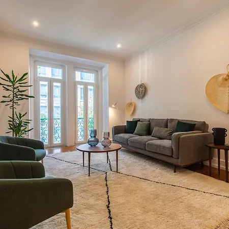 아파트 Vibrant Escape With Private Patio