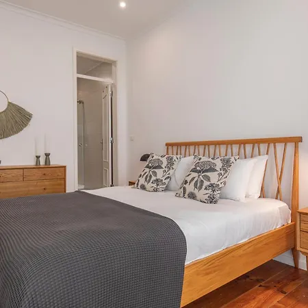 דירה Vibrant Escape With Private Patio